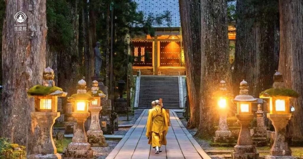 高野山奧之院傍晚僧影