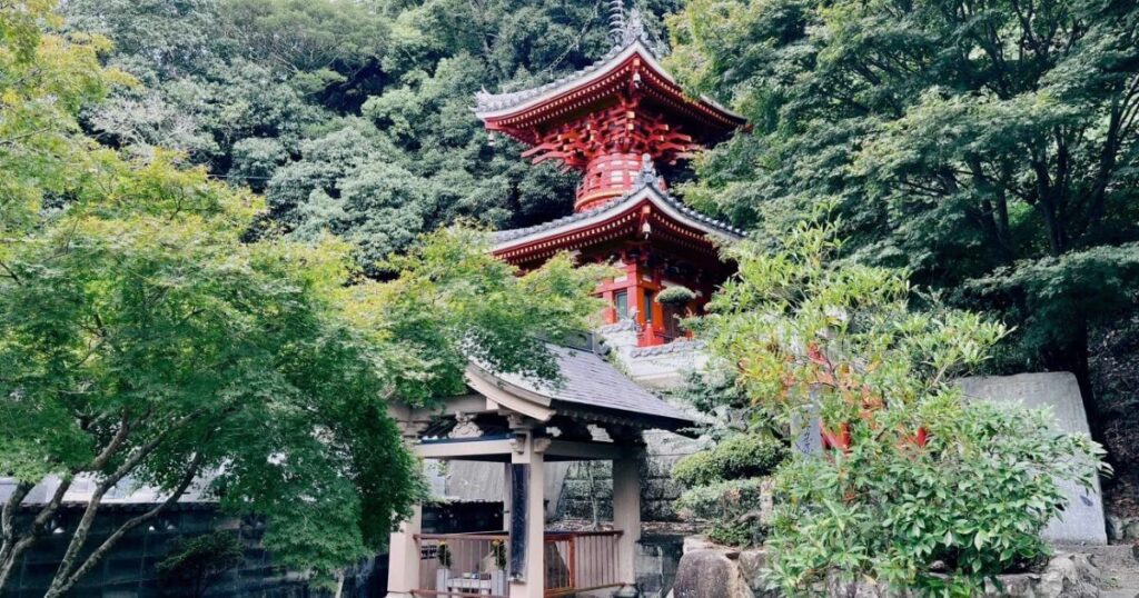 四國遍路金泉寺紅色寶塔